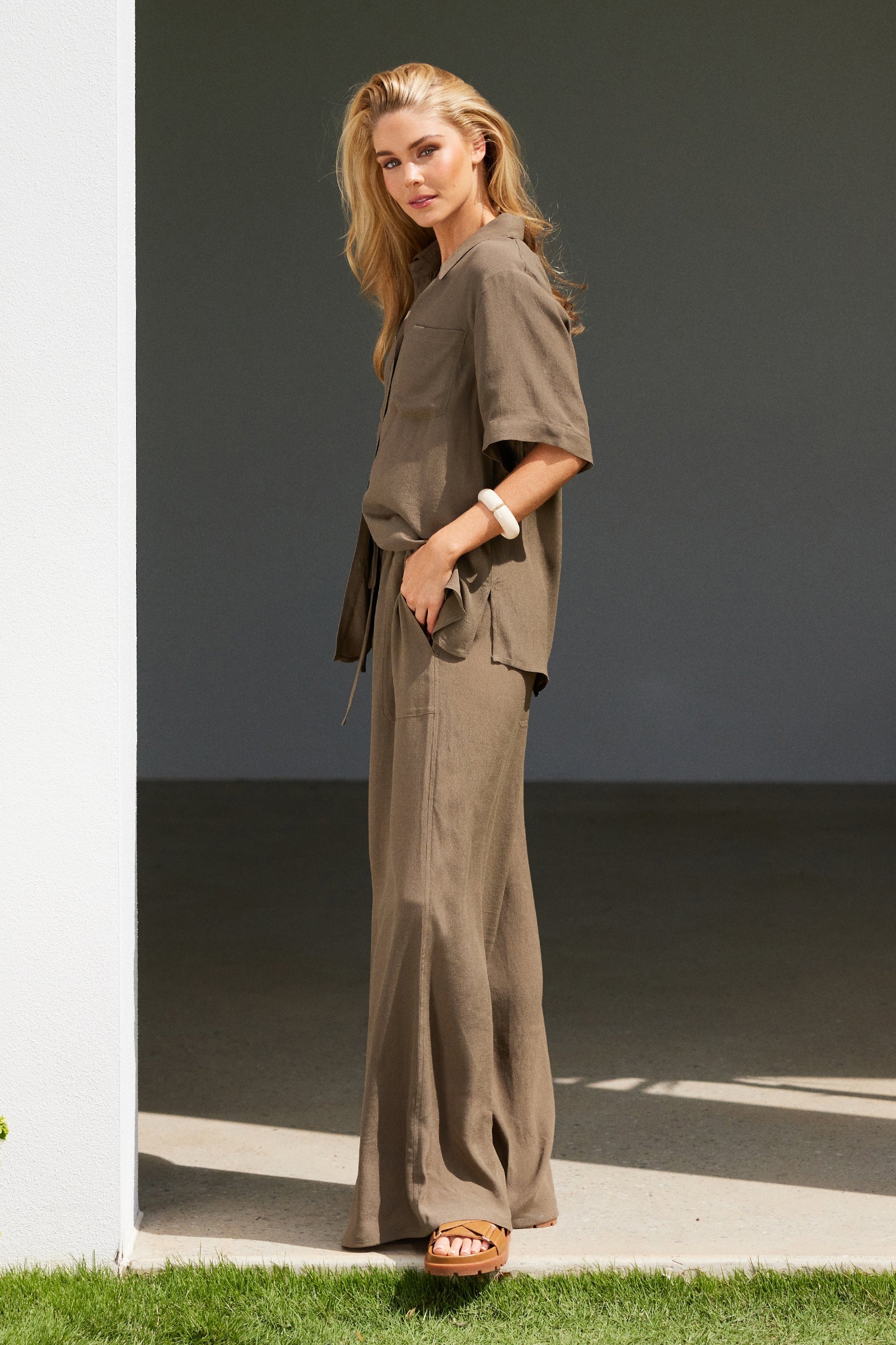 Short Sleeve Button-Up Shirt KHAKI