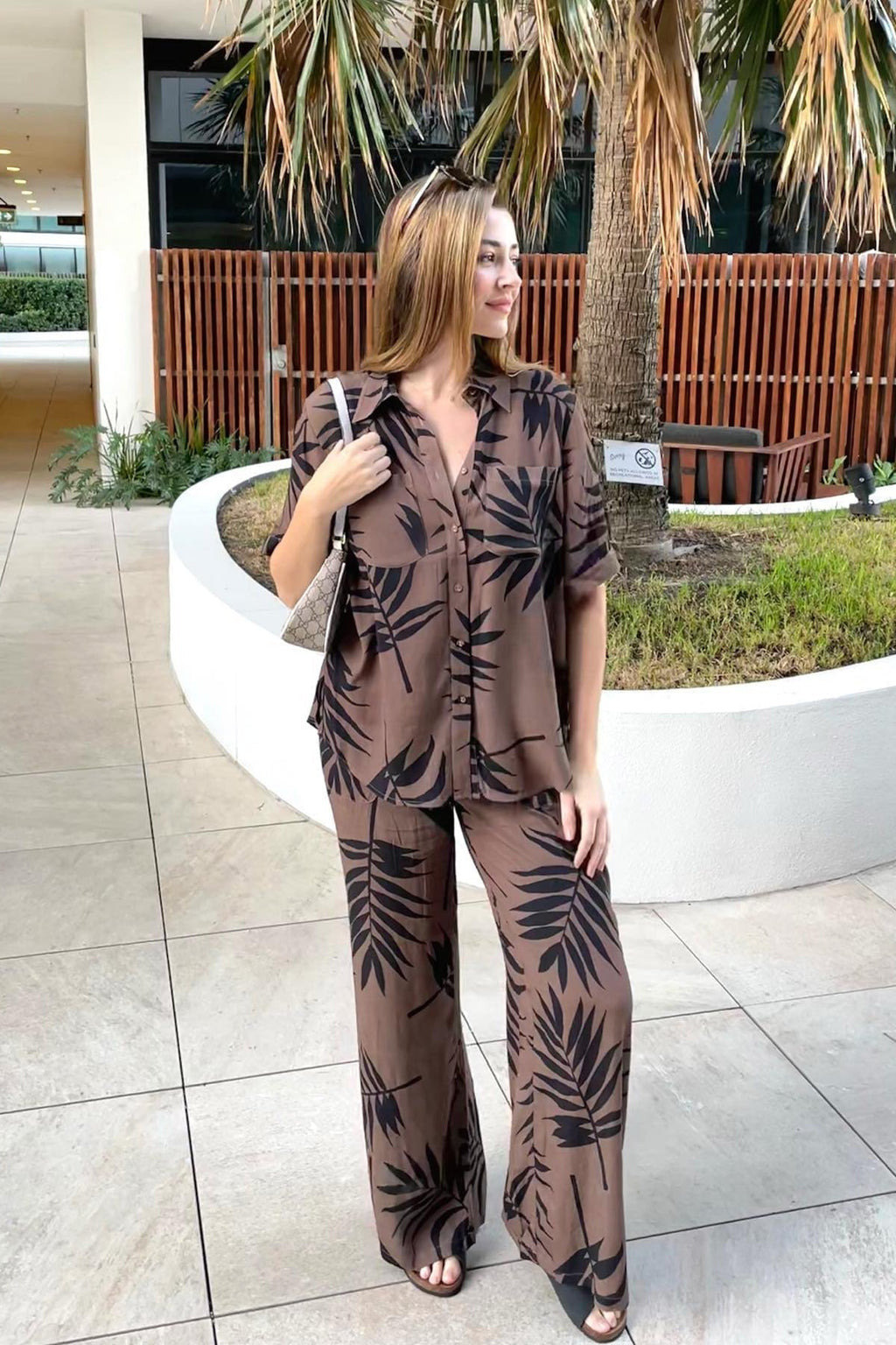 Short Sleeve Button-Up Shirt PALM SILHOUETTE CHOCOLATE